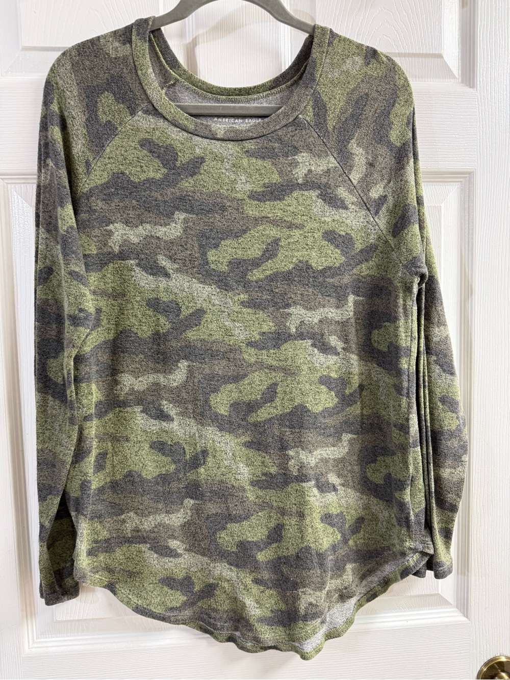 American Eagle Soft & Sexy Lush Camo Long Sleeve Top – Women’s Small